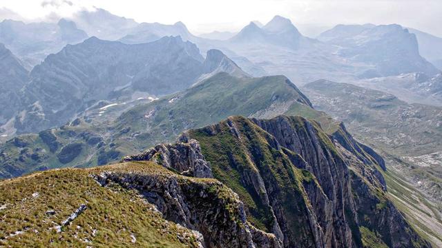 organized minimalist drawer declutter